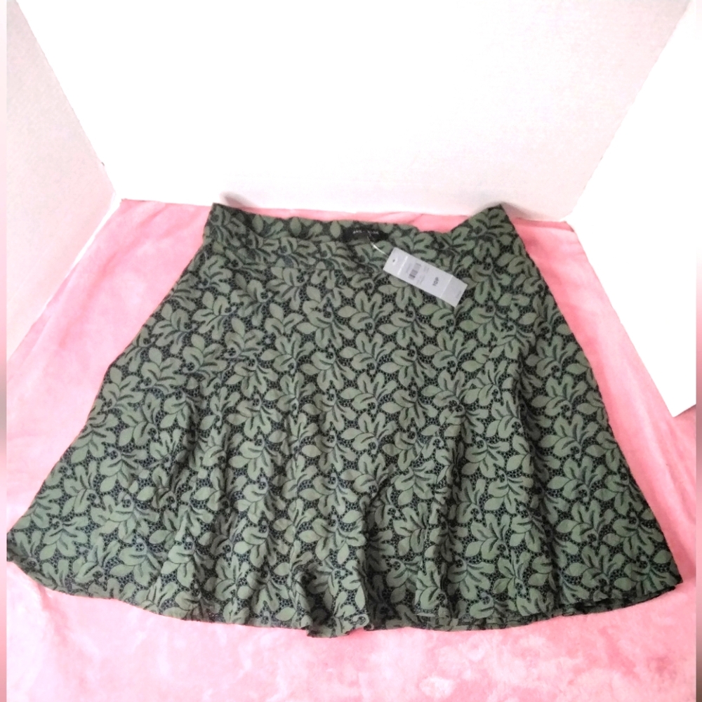 Ann Taylor size 10 petite green floral skirt NWT